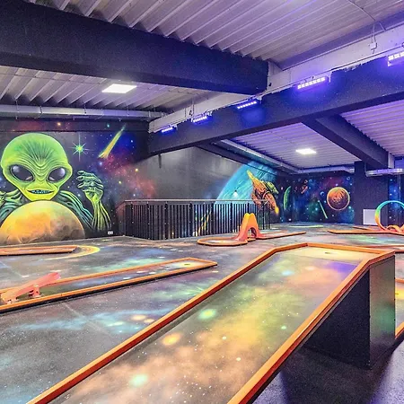 6 Person In Apartman